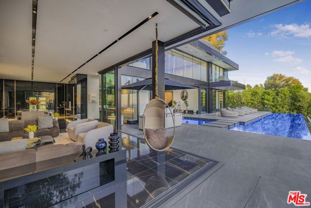 1369 Londonderry Place, West Hollywood, CA 90069
