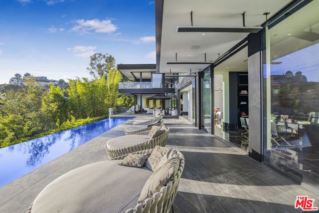 1369 Londonderry Place, West Hollywood, CA 90069