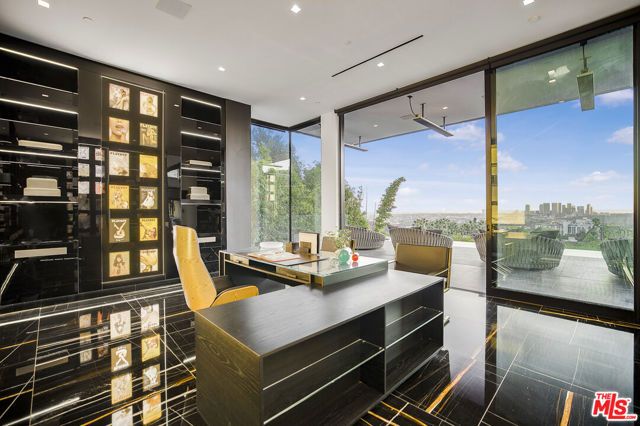 1369 Londonderry Place, West Hollywood, CA 90069