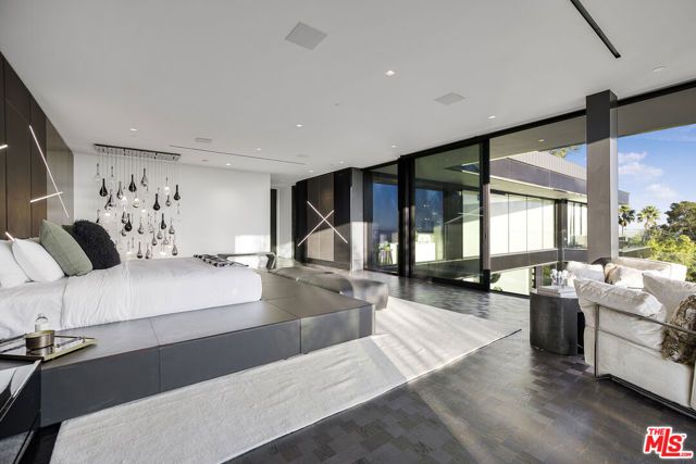 1369 Londonderry Place, West Hollywood, CA 90069