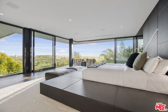 1369 Londonderry Place, West Hollywood, CA 90069