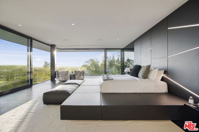 1369 Londonderry Place, West Hollywood, CA 90069