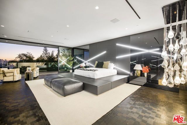 1369 Londonderry Place, West Hollywood, CA 90069
