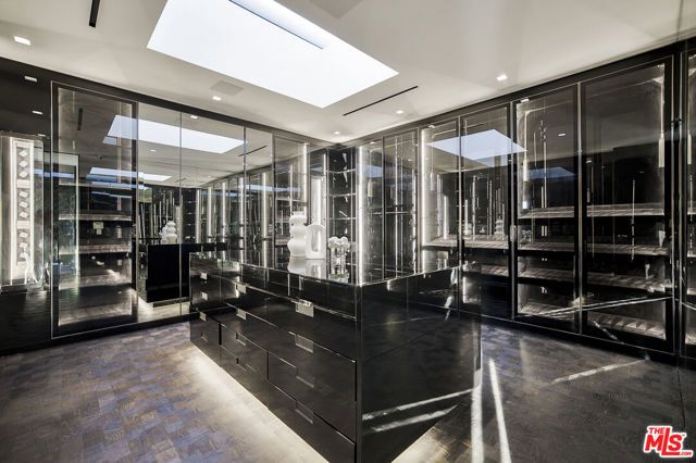 1369 Londonderry Place, West Hollywood, CA 90069