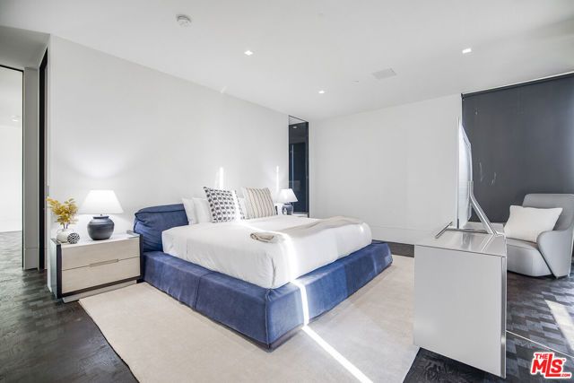 1369 Londonderry Place, West Hollywood, CA 90069