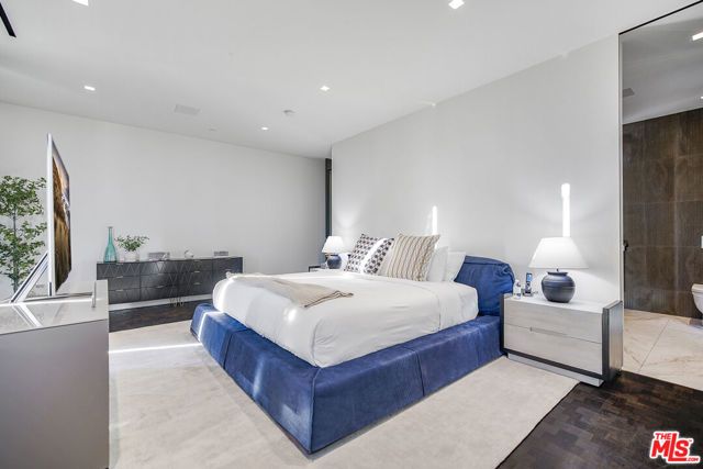 1369 Londonderry Place, West Hollywood, CA 90069