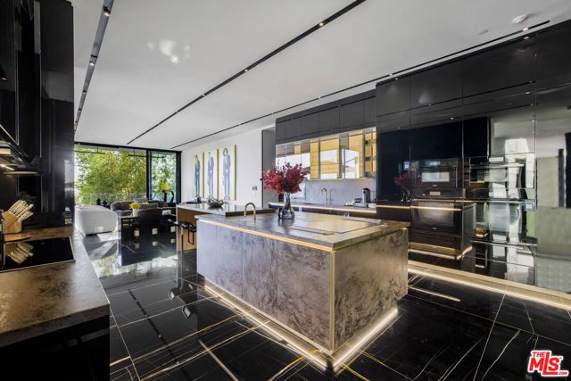 1369 Londonderry Place, West Hollywood, CA 90069
