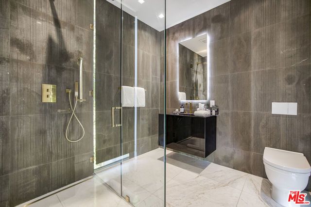 1369 Londonderry Place, West Hollywood, CA 90069