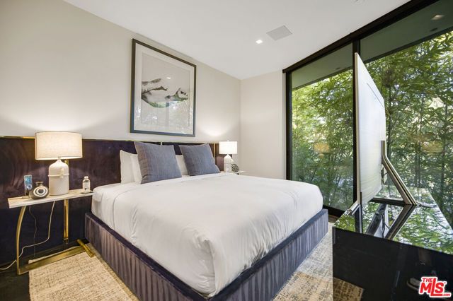1369 Londonderry Place, West Hollywood, CA 90069