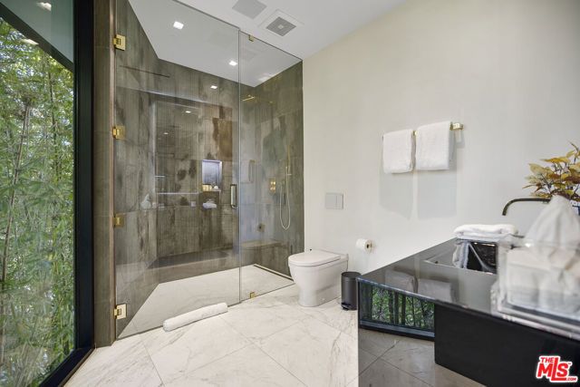 1369 Londonderry Place, West Hollywood, CA 90069