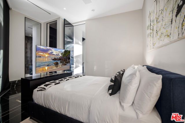 1369 Londonderry Place, West Hollywood, CA 90069