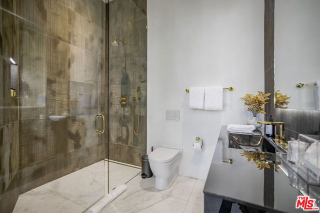 1369 Londonderry Place, West Hollywood, CA 90069