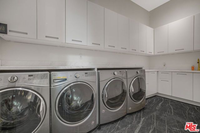 1369 Londonderry Place, West Hollywood, CA 90069