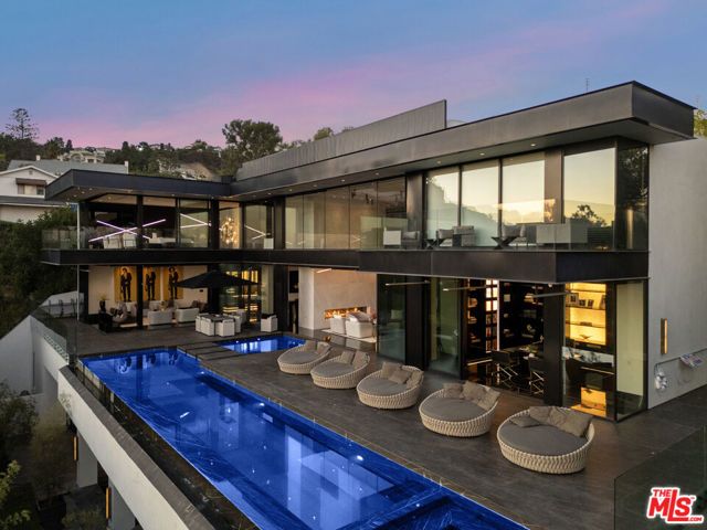 1369 Londonderry Place, West Hollywood, CA 90069