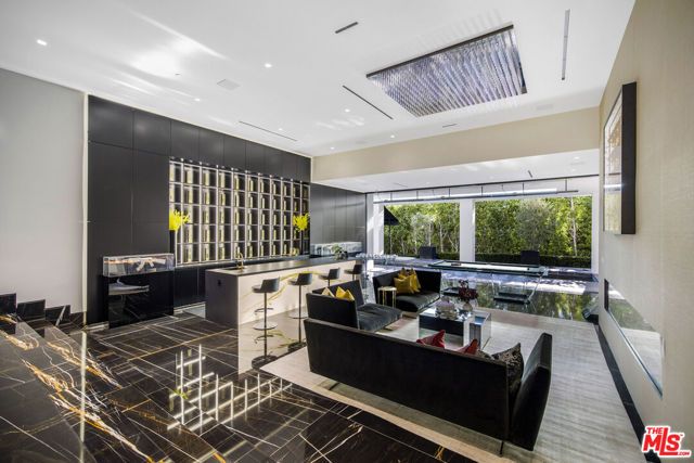 1369 Londonderry Place, West Hollywood, CA 90069