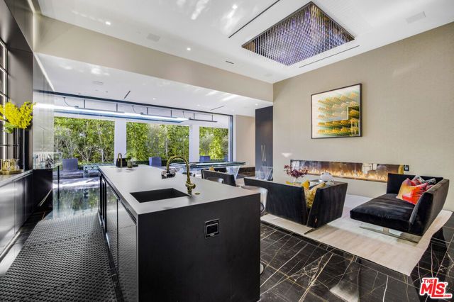 1369 Londonderry Place, West Hollywood, CA 90069