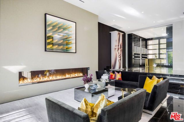1369 Londonderry Place, West Hollywood, CA 90069