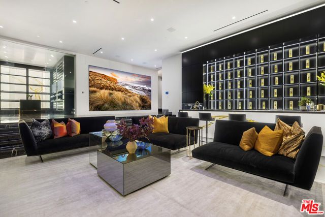 1369 Londonderry Place, West Hollywood, CA 90069