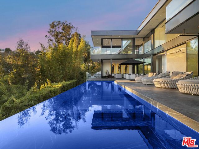 1369 Londonderry Place, West Hollywood, CA 90069