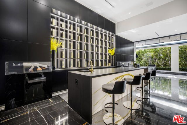 1369 Londonderry Place, West Hollywood, CA 90069
