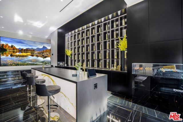 1369 Londonderry Place, West Hollywood, CA 90069