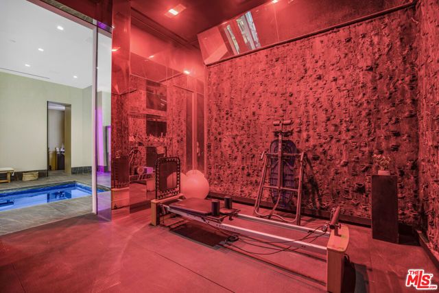 1369 Londonderry Place, West Hollywood, CA 90069