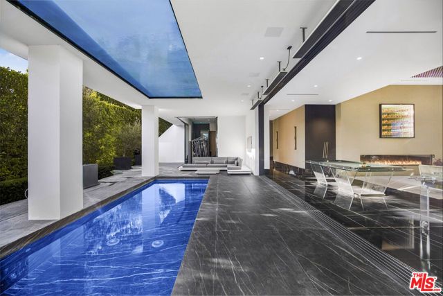 1369 Londonderry Place, West Hollywood, CA 90069
