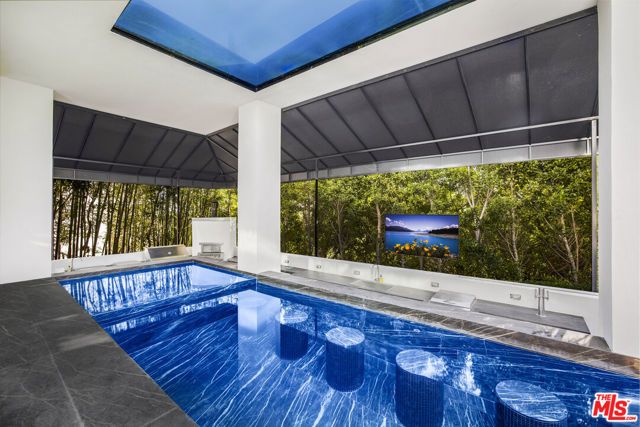1369 Londonderry Place, West Hollywood, CA 90069