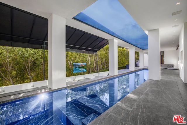 1369 Londonderry Place, West Hollywood, CA 90069