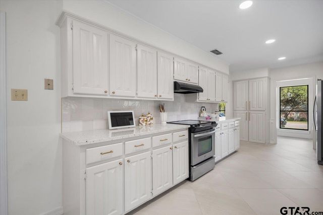 1277 Luann Ln, Tyler, TX 75703