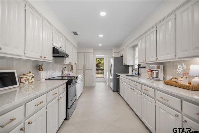 1277 Luann Ln, Tyler, TX 75703