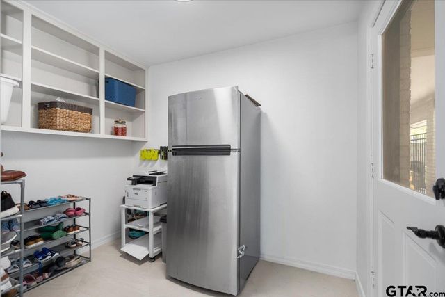 1277 Luann Ln, Tyler, TX 75703