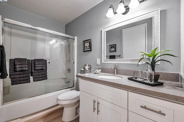 14101 e 14th 204, San Leandro, CA 94578