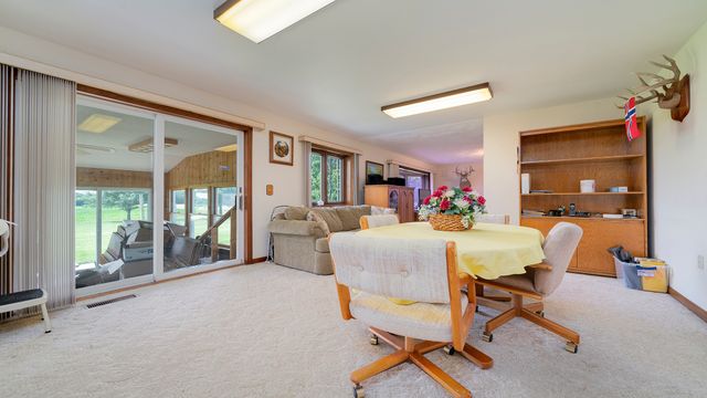 10245 W Penn Corner, Polo, IL 61064