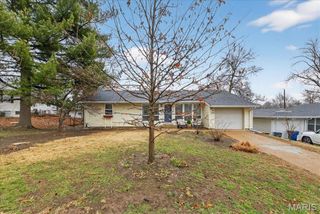 1340 Samoa Drive, St Louis, MO 63126