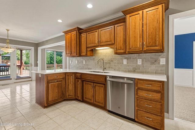 7701 Kendrick Crossing Ln, Louisville, KY 40291