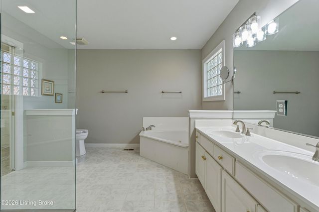 7701 Kendrick Crossing Ln, Louisville, KY 40291