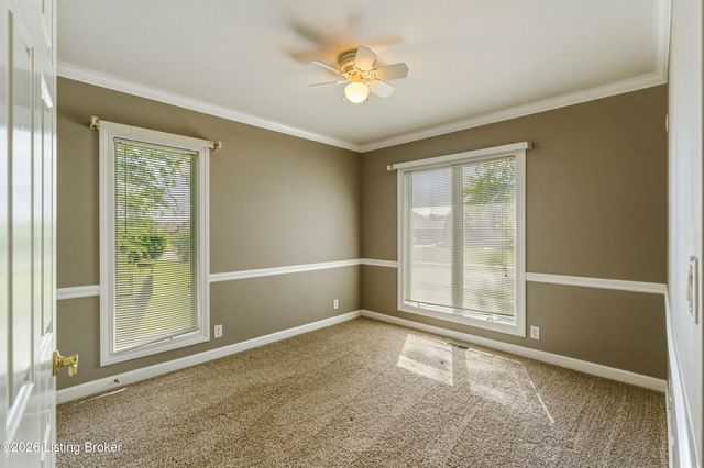 7701 Kendrick Crossing Ln, Louisville, KY 40291