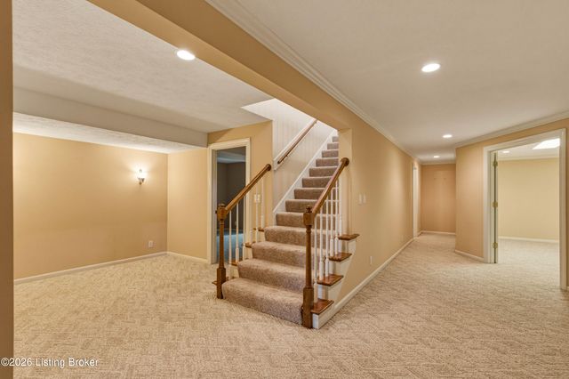 7701 Kendrick Crossing Ln, Louisville, KY 40291