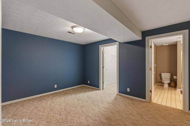 7701 Kendrick Crossing Ln, Louisville, KY 40291