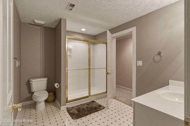 7701 Kendrick Crossing Ln, Louisville, KY 40291