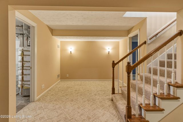 7701 Kendrick Crossing Ln, Louisville, KY 40291