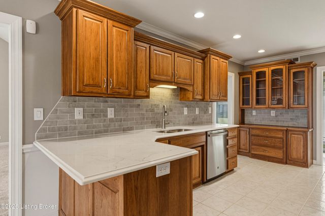 7701 Kendrick Crossing Ln, Louisville, KY 40291