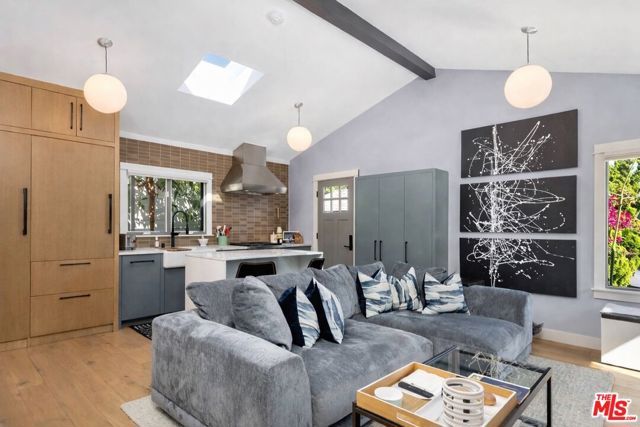 9009 Lloyd Place, West Hollywood, CA 90069