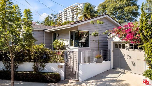 9009 Lloyd Place, West Hollywood, CA 90069