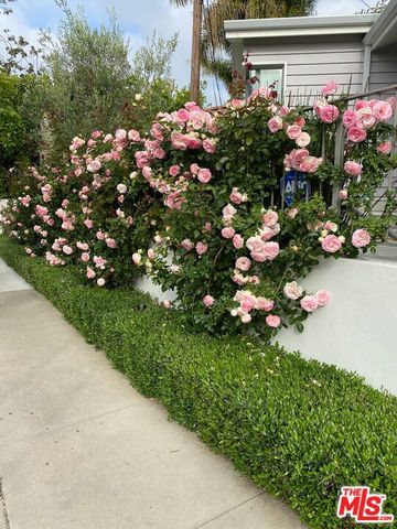 9009 Lloyd Place, West Hollywood, CA 90069