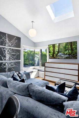 9009 Lloyd Place, West Hollywood, CA 90069