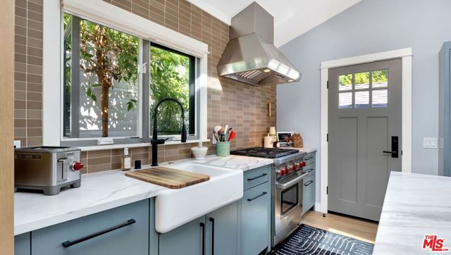 9009 Lloyd Place, West Hollywood, CA 90069