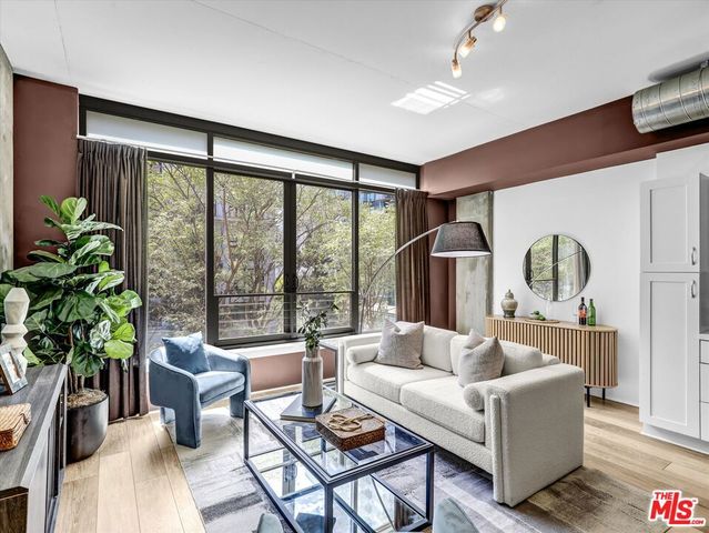 1111 S Grand Avenue 412, Los Angeles, CA 90015