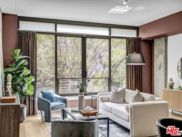 1111 S Grand Avenue 412, Los Angeles, CA 90015